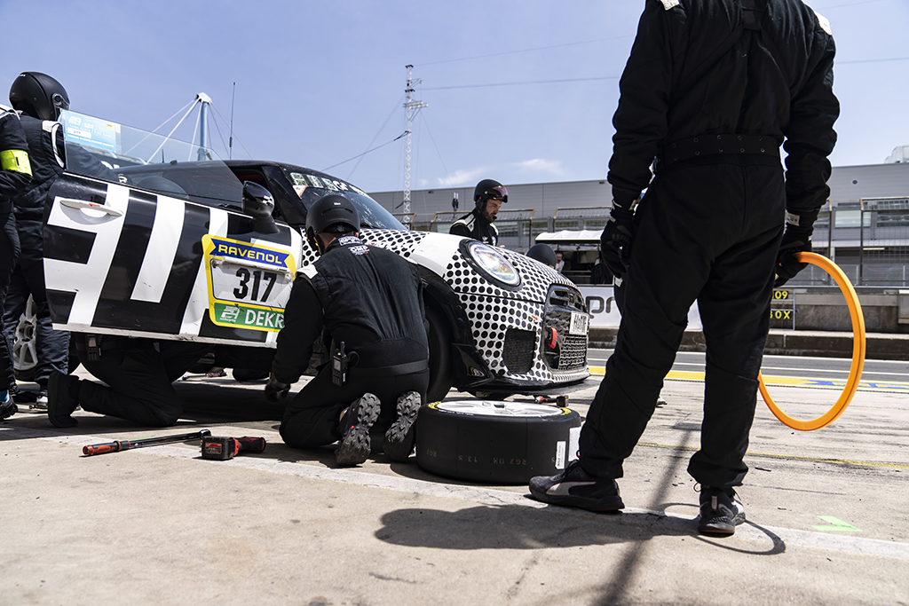 Nürburgring 24h : La MINI JCW de Bulldog Racing Vole la 2e Place en SP3T ! 2 MINI JCW x Deus aux 24 heures du Nürburgring