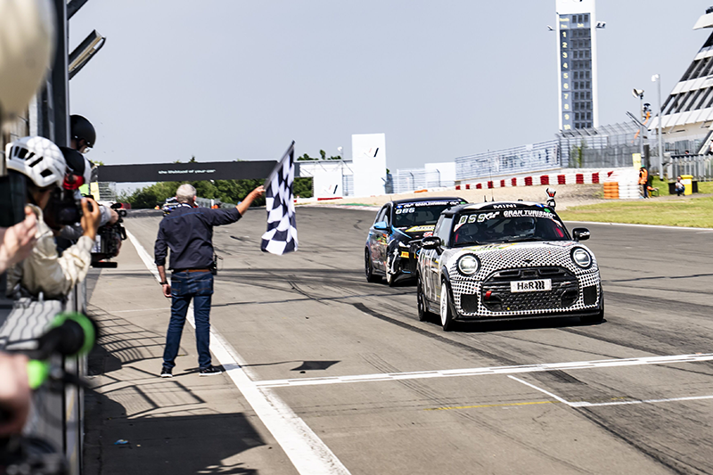 Nürburgring 24h : La MINI JCW de Bulldog Racing Vole la 2e Place en SP3T ! 1 MINI JCW x Deus aux 24 heures du Nürburgring (5)