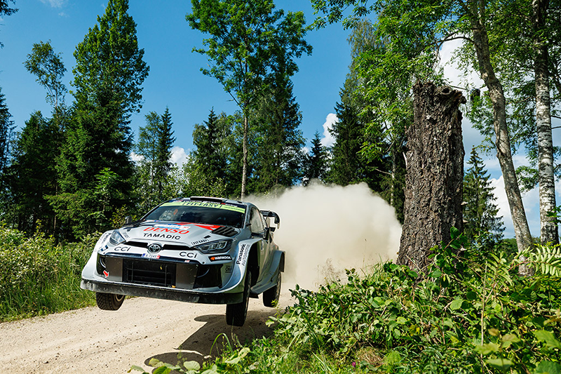Inarrêtable ! Oliver Solberg Confirme son Leadership au Rallye d'Estonie. 3 Voiture 18 (Takamoto Katsuta, Aaron Johnston)