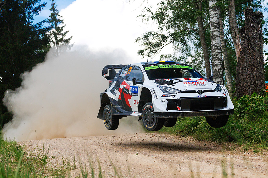 Inarrêtable ! Oliver Solberg Confirme son Leadership au Rallye d'Estonie. 4 Voiture 99 (Oliver Solberg, Elliott Edmondson)