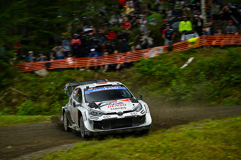 L'éclatante conquête du Rallye de Finlande par TOYOTA GAZOO Racing : les cinq étoiles s'envolent. 5 Voiture 18 Takamoto Katsuta Aaron Johnston copie 1