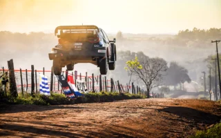 Rallye du Paraguay: Ogier prend les commandes après une journée mouvementée