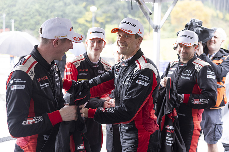 Rallye d’Arabie Saoudite : la bataille finale pour le titre mondial entre les pilotes TOYOTA GAZOO Racing 1 Le Rallye d’Arabie Saoudite, une toute nouvelle épreuve sur terre, rejoint le WRC pour la dernière manche de la saison, du 26 au 29 novembre. L'événement se déroulera à Djeddah et traversera un mélange de montagnes, de volcans et de déserts.