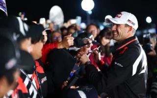 Rallye du Japon : Toyota impose sa loi à domicile avec un triplé retentissant. Tous les regards sont désormais braqués sur le choc final du championnat pilotes.