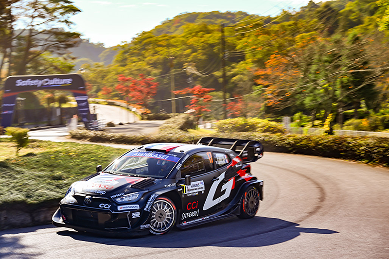 À domicile, TOYOTA GAZOO Racing prend le contrôle : Rovanperä en leader 4 Voiture 17 (Sébastien Ogier, Vincent Landais)