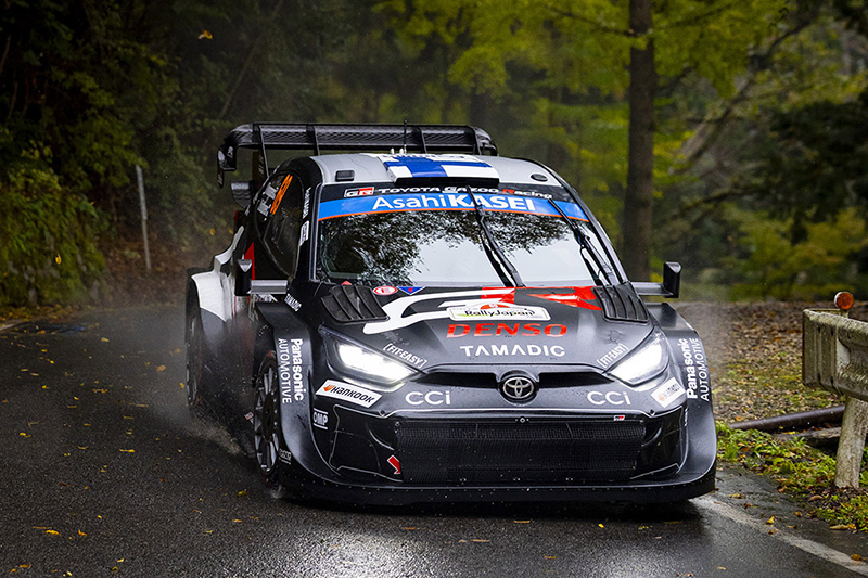 Rallye du Japon : Toyota impose sa loi à domicile avec un triplé retentissant. Tous les regards sont désormais braqués sur le choc final du championnat pilotes. 5 Voiture 69 (Kalle Rovanperä, Jonne Halttunen)