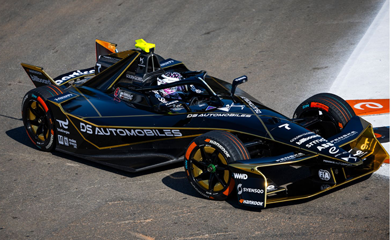 Voiture DS Automobiles Formule E en pleine course Formule E DS Penske