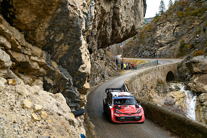 Rallye Monte-Carlo : Oliver Solberg impose sa loi et offre un triplé Toyota après la journée la plus piégeuse 3 Voiture 18 (Takamoto Katsuta, Aaron Johnston