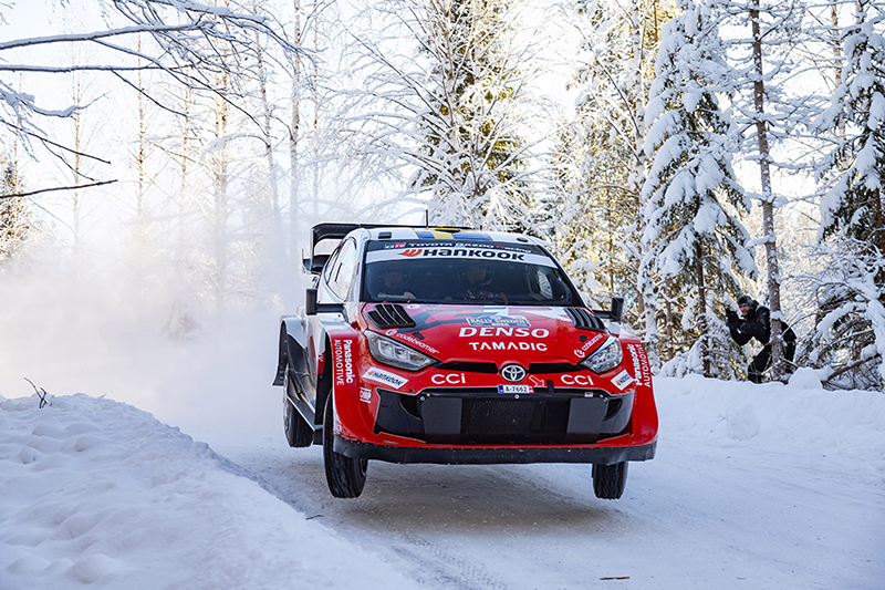 Oliver Solberg en pleine attaque sur la neige du Rallye de Suède après un vendredi difficile, remontée spectaculaire au classement général Voiture 99 (Oliver Solberg, Elliott Edmondson)