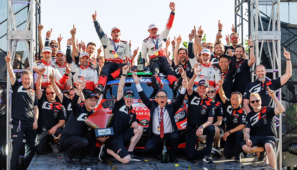 DOMINATION TOTALE : EVANS ET TOYOTA METTENT LE JAPON À LEURS PIEDS ! 18 Podium ceremony