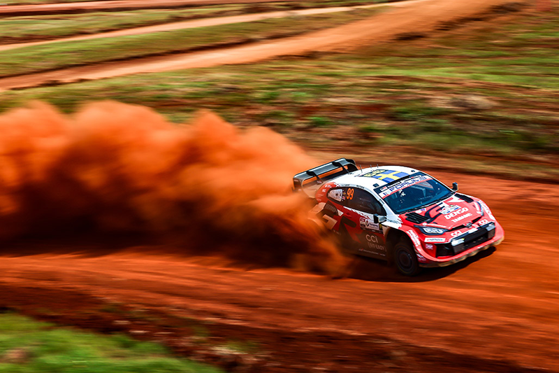 Olivier Solberg sur les pistes poussiéreuses d Paraguay Car 99 (Oliver Solberg, Elliott Edmondson