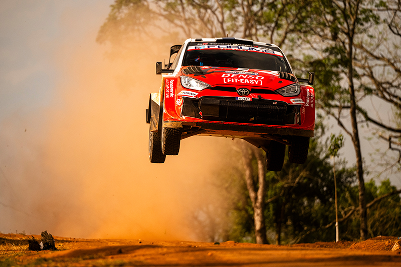 Sami Pajari Toyota Gazoo Racing jump lors du rallye du Paraguay Sami Pajari Jump
