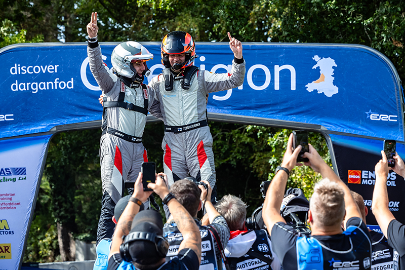 Kris Meeke sur le toit de sa Yaris Atmosphere during the FIA European Rally Championship in Ceredigion, Aberystwyth,on 06, September 2026