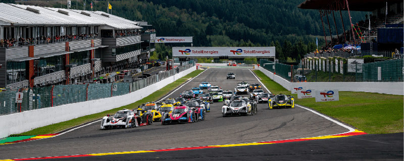 Ligier European Series à Spa-Francorchamps Départ de la course de Ligier European Series au Circuit de Spa-Francorchamps, avec un peloton de prototypes JS P4 et de GT JS2 R