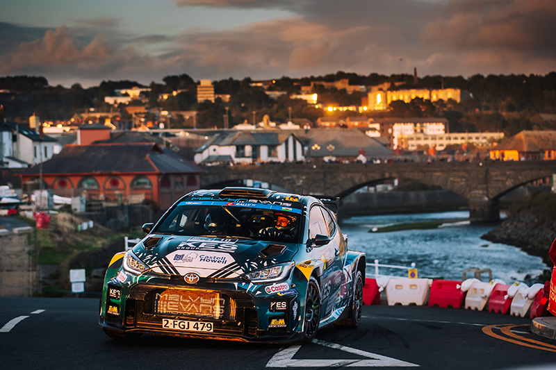 Kris Meeke au volant de la Toyota Yaris GR Rally2 Kris Meeke lors du Championnat d'Europe des Rallyes FIA à Ceredigion, Aberystwyth, le 4 septembre 2026
