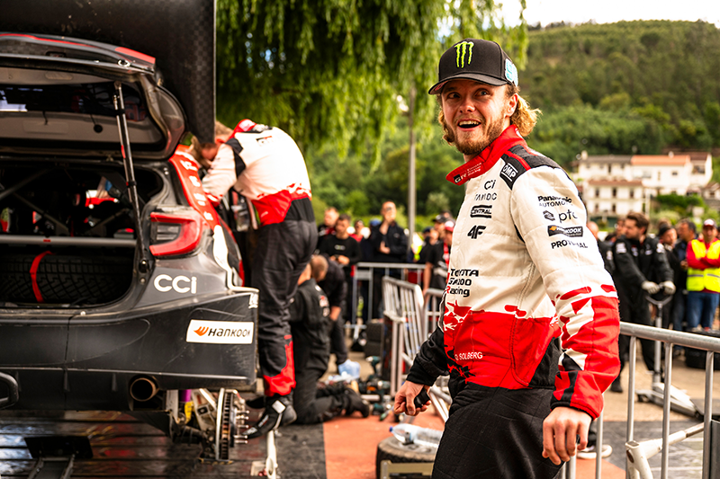 WRC — Finale explosive en Sardaigne : un trio Toyota pour une couronne mondiale historique 3 Oliver Solberg (SWE) de l'équipe TOYOTA GAZOO RACING WRT
