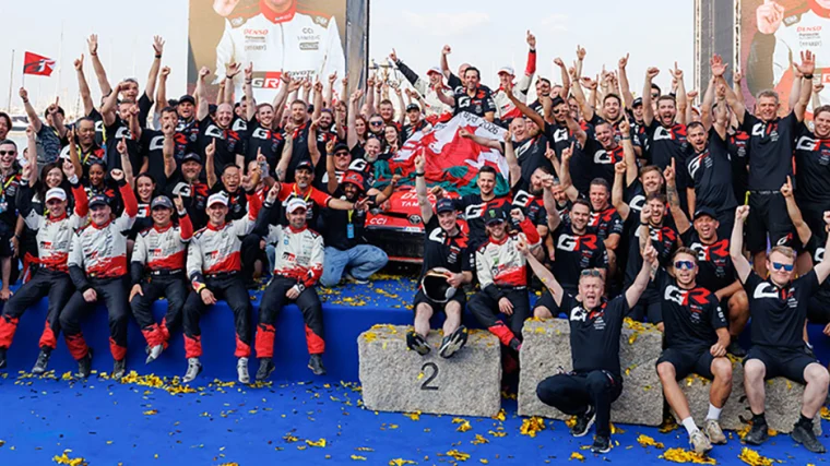 Cérémonie sur podium